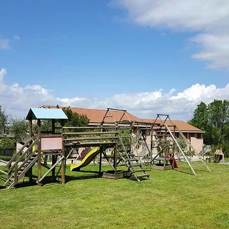 Apartment Holiday Villaggio Le Tre Isole San Feliciano Sul Trasimeno Peg011002 Cyb Magione