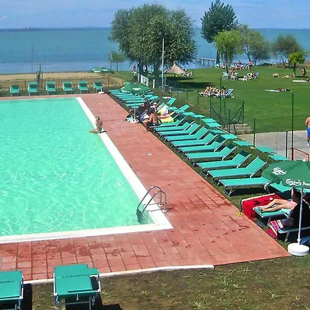 Holiday Villaggio Le Tre Isole San Feliciano Sul Trasimeno Peg011002 Cyb