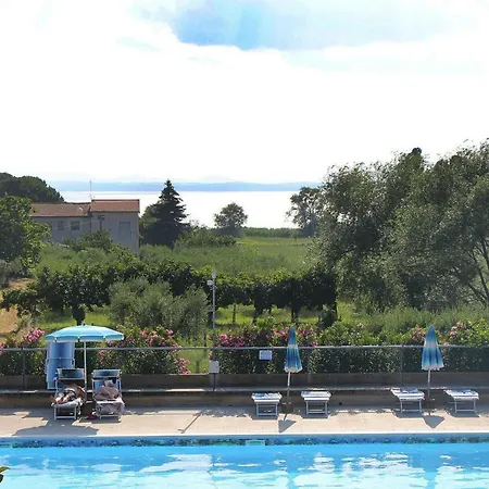 Holiday Villaggio Le Tre Isole San Feliciano Sul Trasimeno Peg011002 Cyb